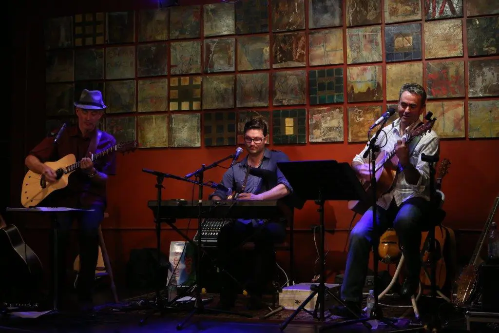 Old Bus Depot Markets busker, Tinkers Cuss performing